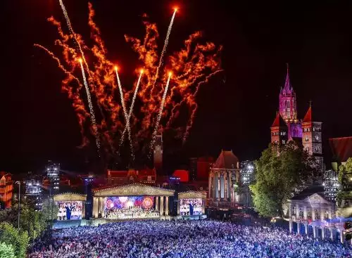 AndrC3A9Rieus2026SummerConcertVivaMaastricht_134250539327759537_big-cine_deskt.webp