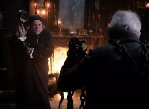 EbenezerAChristmasCarol_134360084494748344_big-cine_deskt.webp